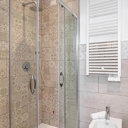 招待所 Lungomare 4*