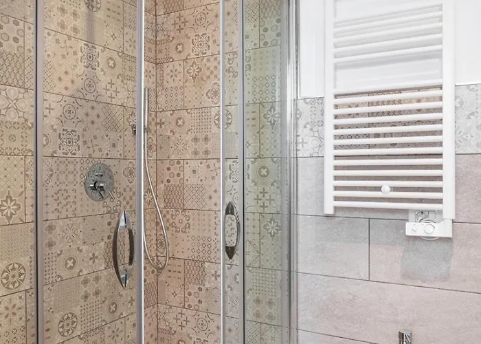 招待所 Lungomare 4*